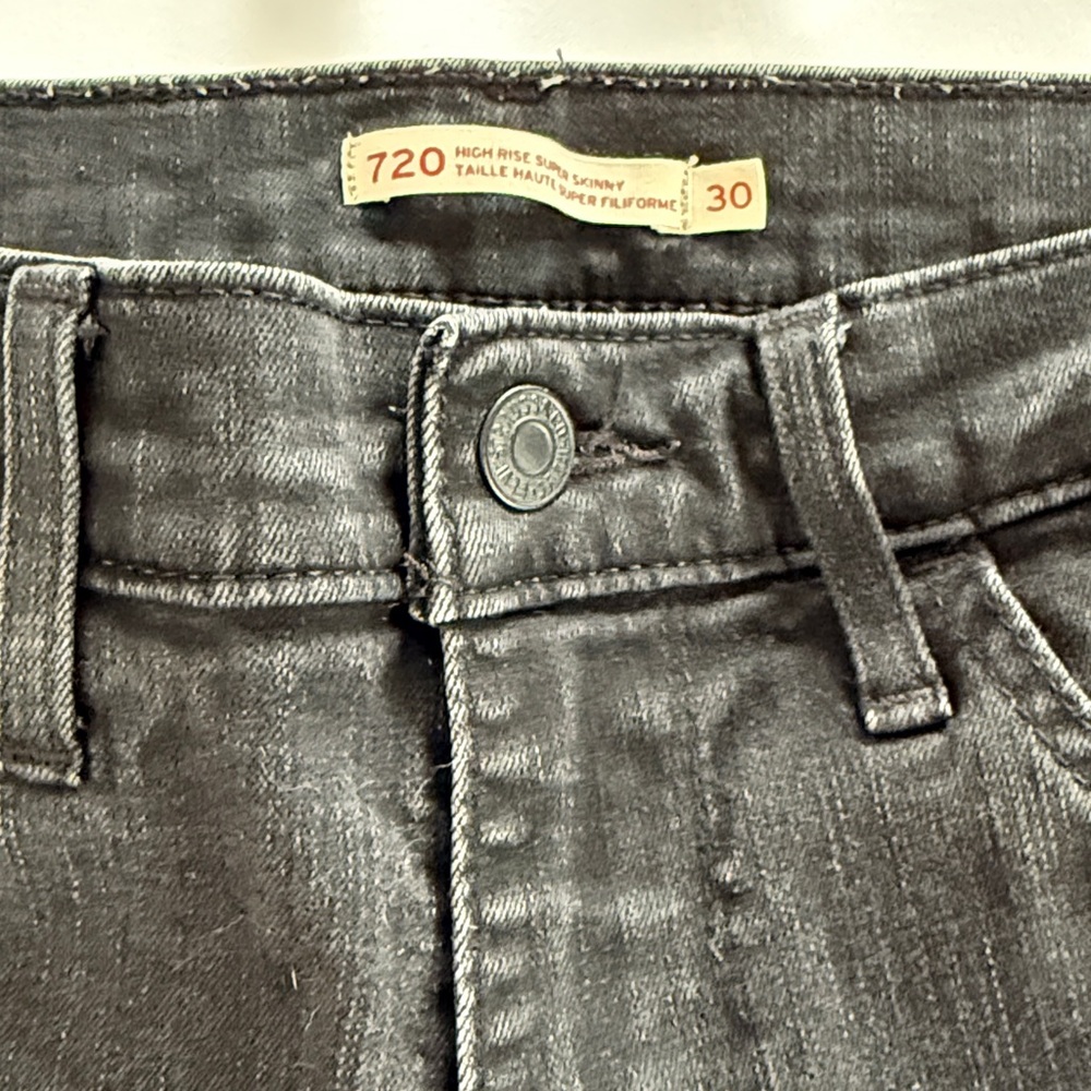 Levis 720 High Rise Super Skinny black jeans -Size 30 - Picture 2 of 4